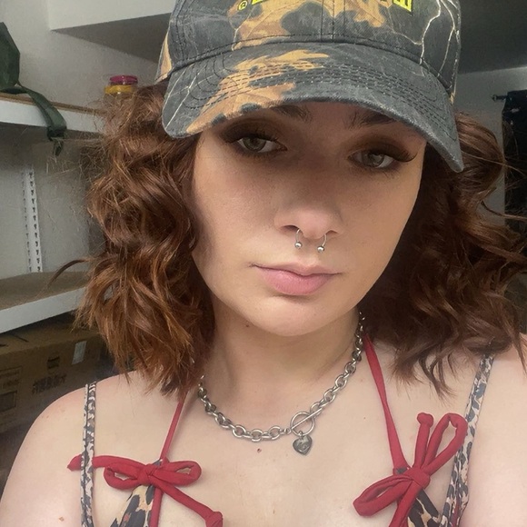 Meet your Posher, Macie - Picture 1 of 1